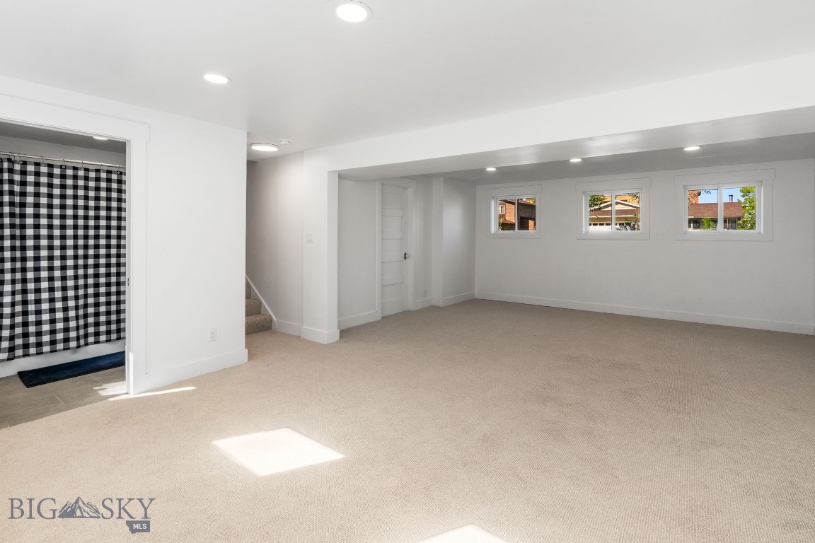 Bozeman, Montana 59715, United States, 3 Bedrooms Bedrooms, ,2 BathroomsBathrooms,Residential,Pending,39760