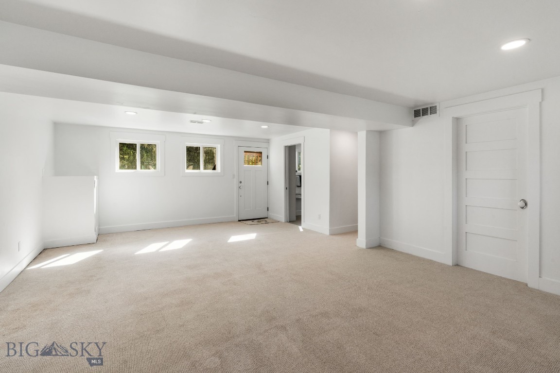 Bozeman, Montana 59715, United States, 3 Bedrooms Bedrooms, ,2 BathroomsBathrooms,Residential,Pending,39760