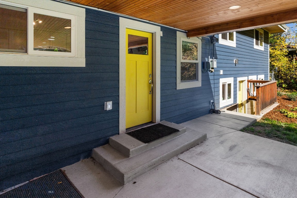 Bozeman, Montana 59715, United States, 3 Bedrooms Bedrooms, ,2 BathroomsBathrooms,Residential,Pending,39760