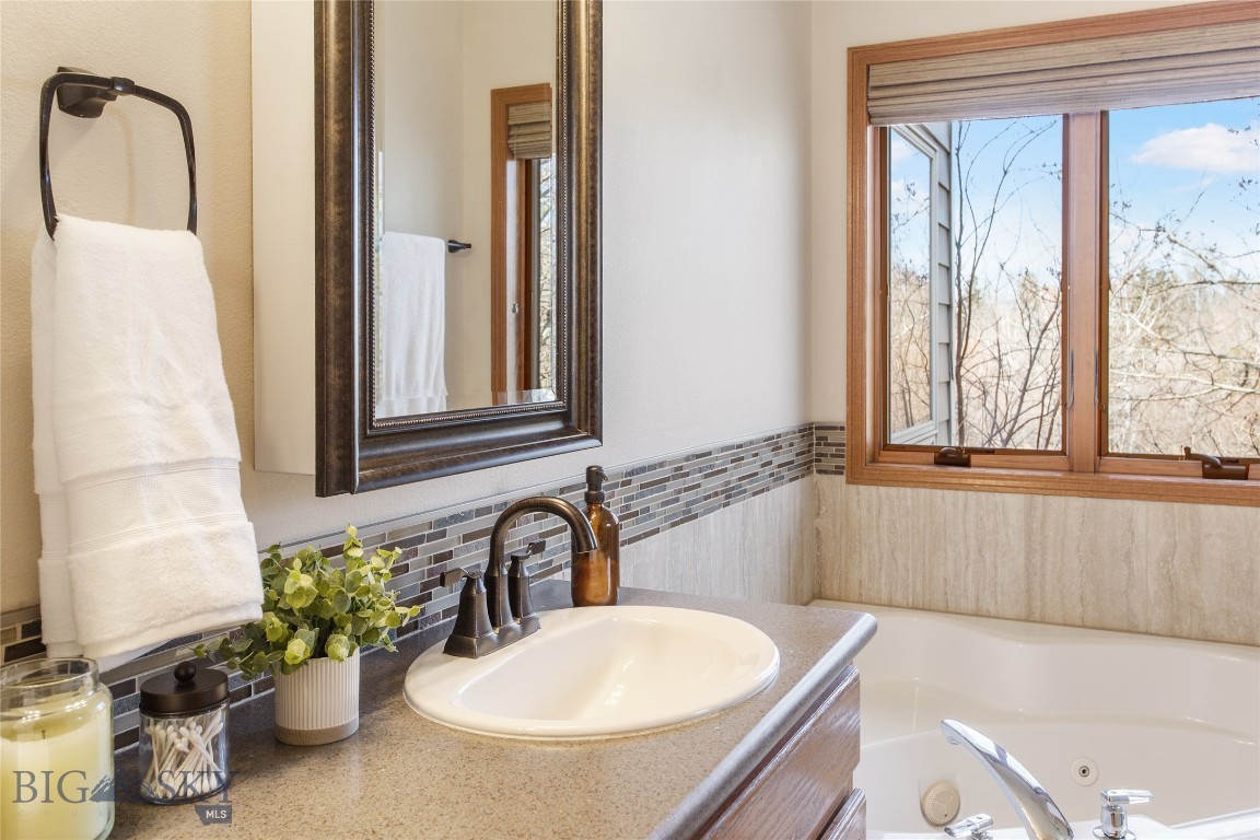 Butte, Montana 59701, United States, 5 Bedrooms Bedrooms, ,4 BathroomsBathrooms,Residential,Contingent,111037