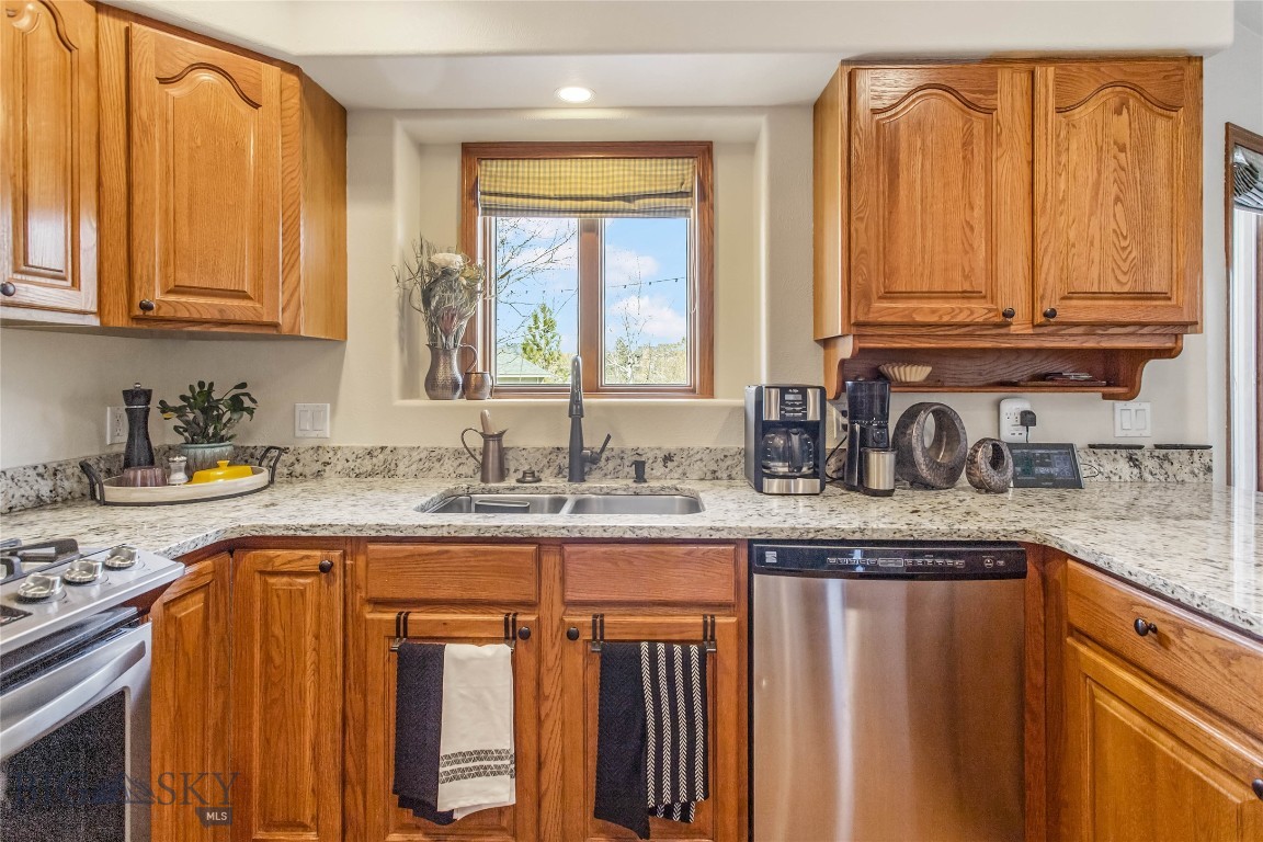 Butte, Montana 59701, United States, 5 Bedrooms Bedrooms, ,4 BathroomsBathrooms,Residential,Contingent,111037