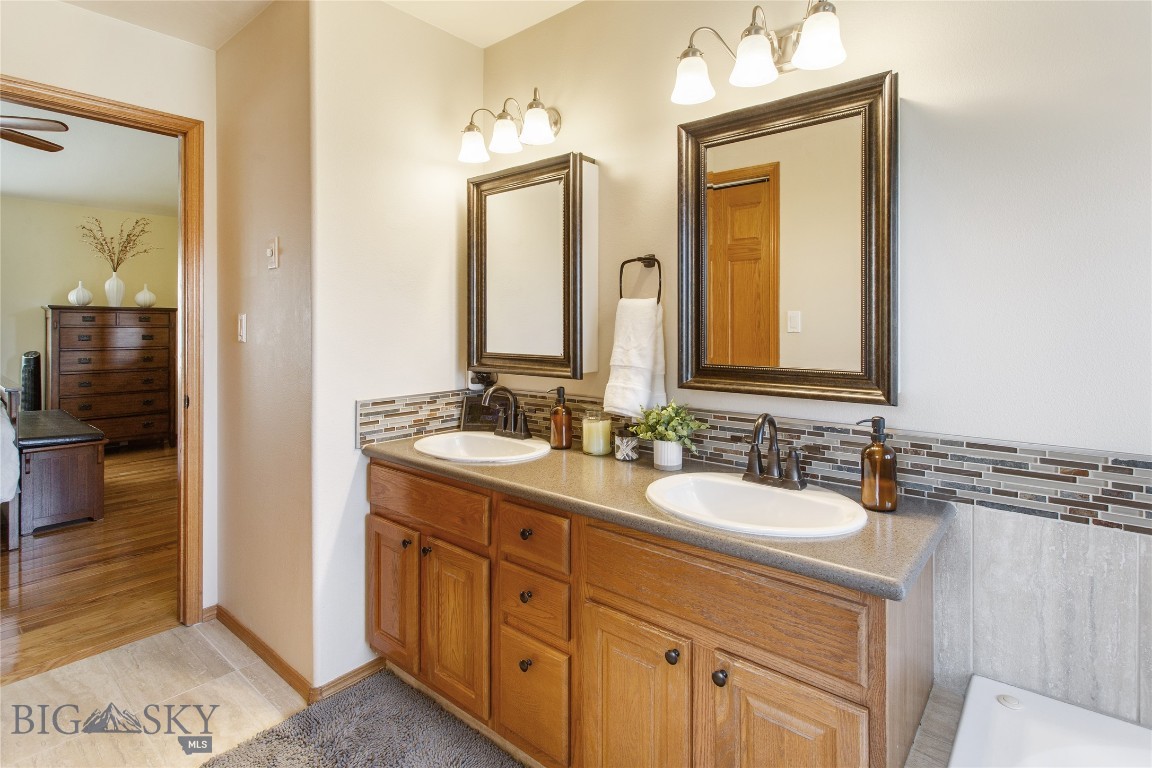 Butte, Montana 59701, United States, 5 Bedrooms Bedrooms, ,4 BathroomsBathrooms,Residential,Contingent,111037