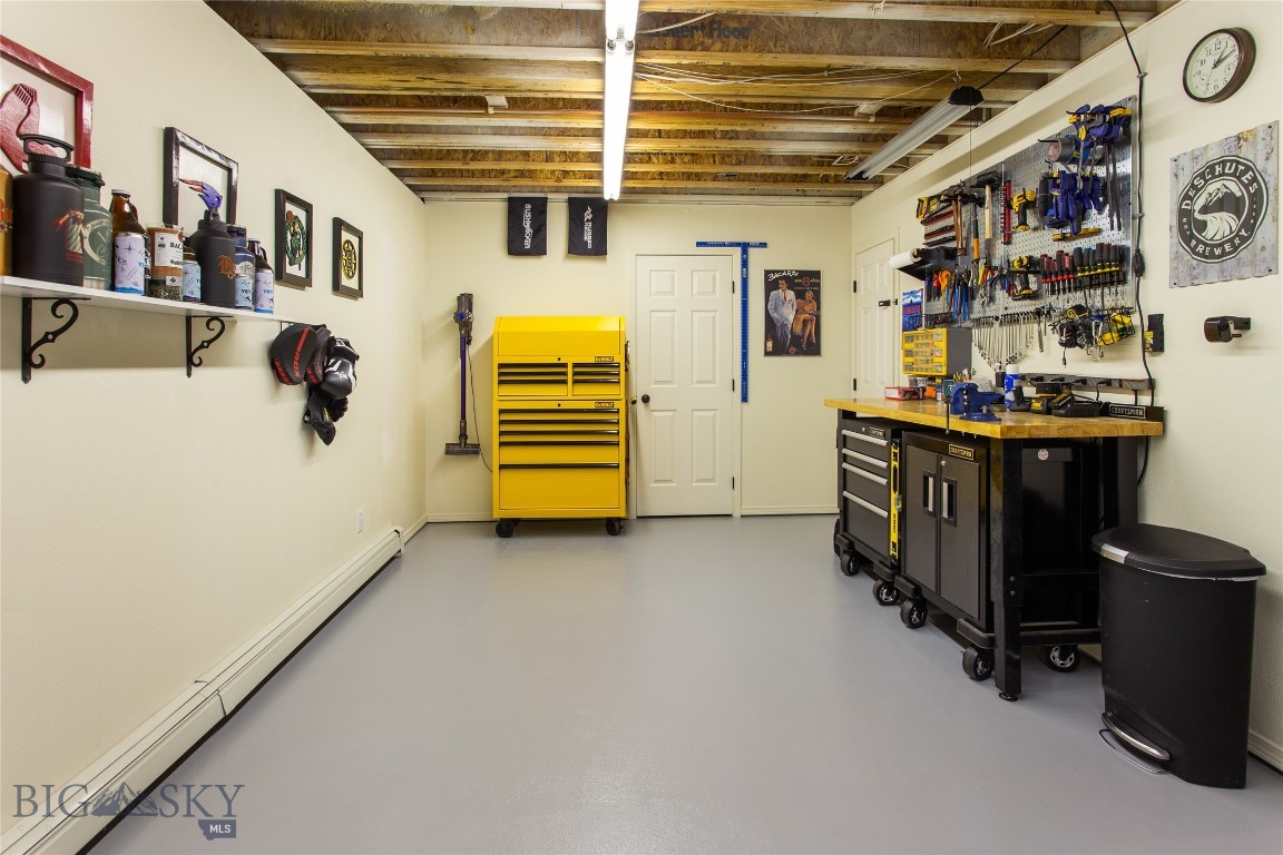 Butte, Montana 59701, United States, 5 Bedrooms Bedrooms, ,4 BathroomsBathrooms,Residential,Contingent,111037