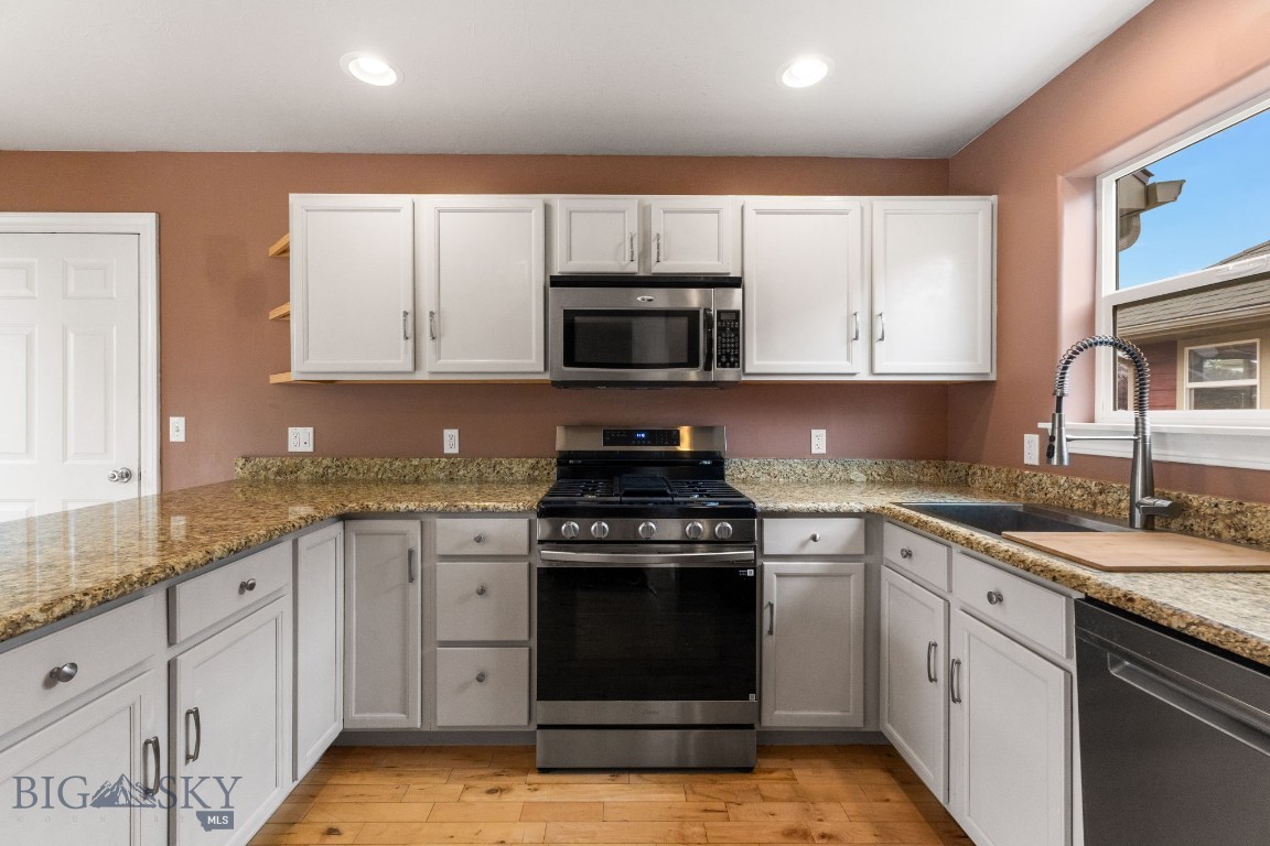 Bozeman, Montana 59718, United States, 3 Bedrooms Bedrooms, ,3 BathroomsBathrooms,Residential,Pending,206694