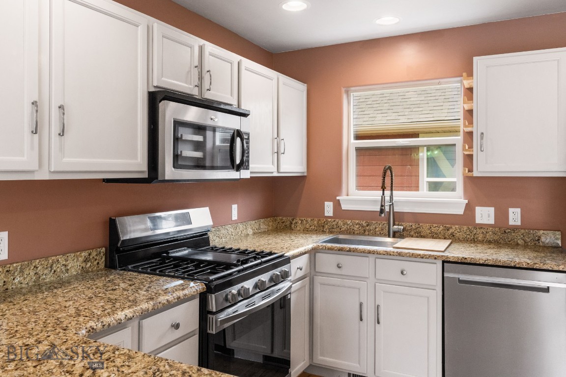 Bozeman, Montana 59718, United States, 3 Bedrooms Bedrooms, ,3 BathroomsBathrooms,Residential,Pending,206694