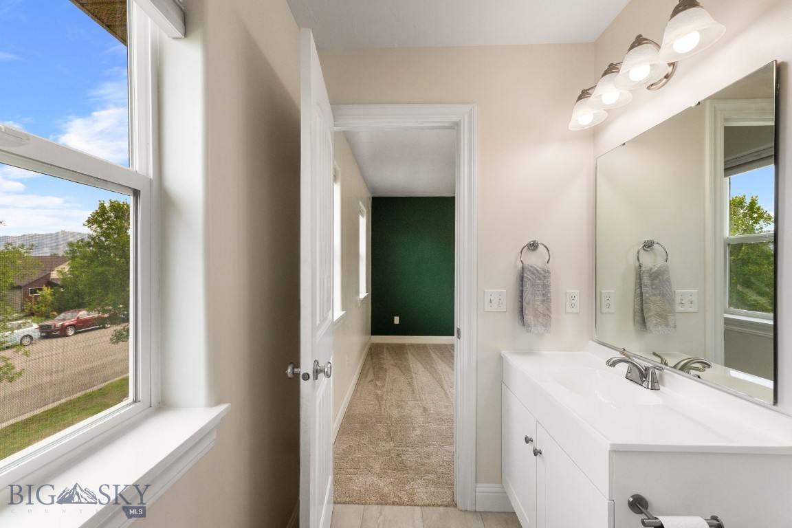 Bozeman, Montana 59718, United States, 3 Bedrooms Bedrooms, ,3 BathroomsBathrooms,Residential,Pending,206694