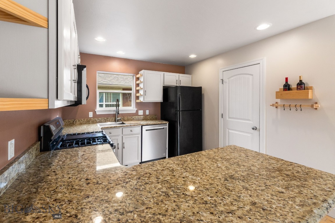 Bozeman, Montana 59718, United States, 3 Bedrooms Bedrooms, ,3 BathroomsBathrooms,Residential,Pending,206694