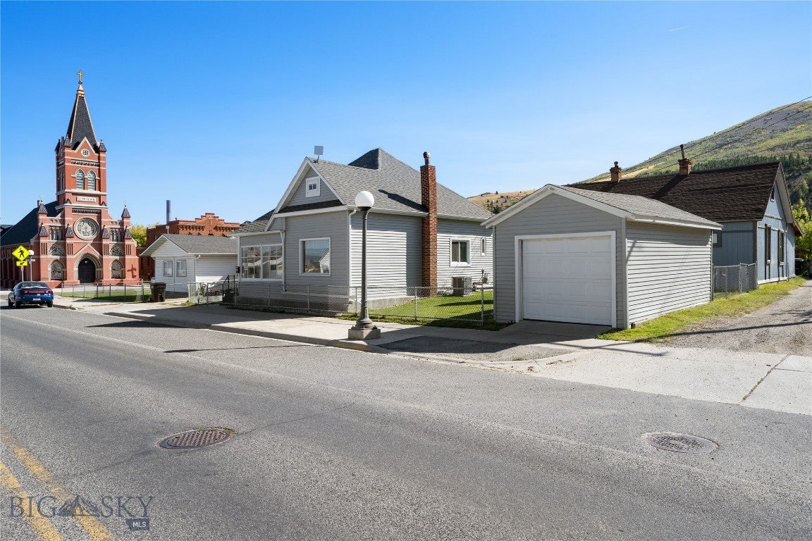 615 E 4th