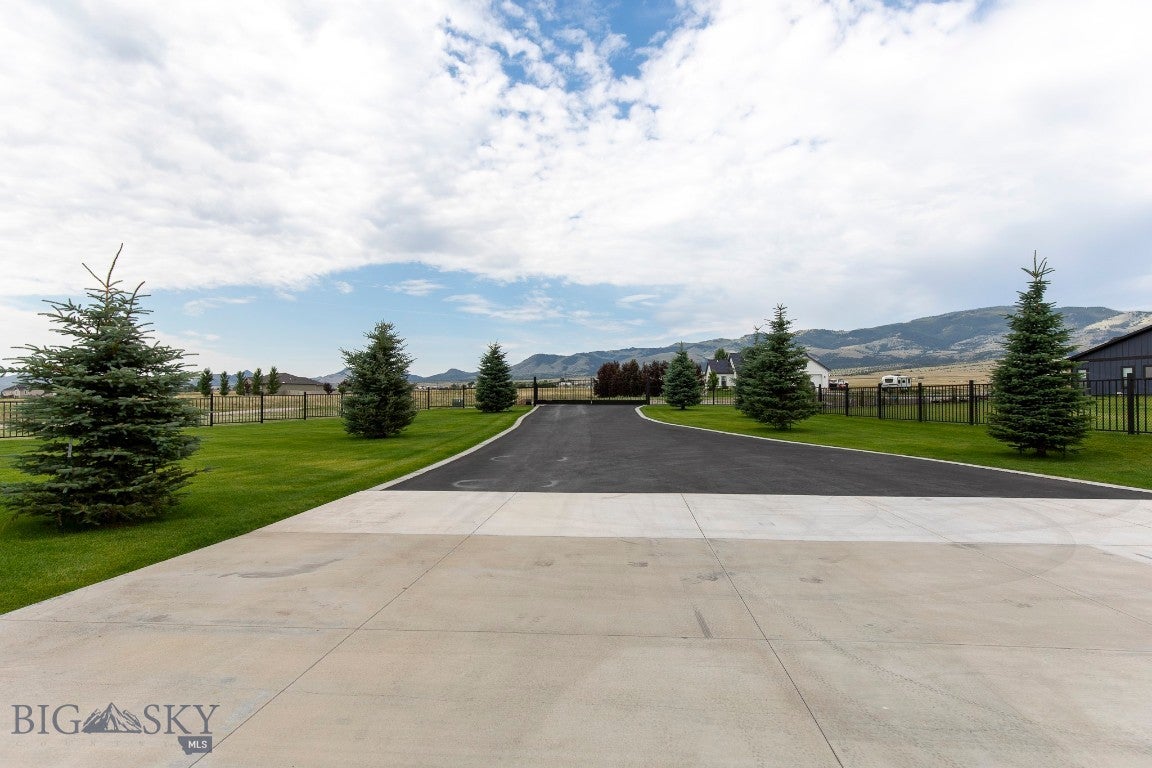 10 Mountainair Lane