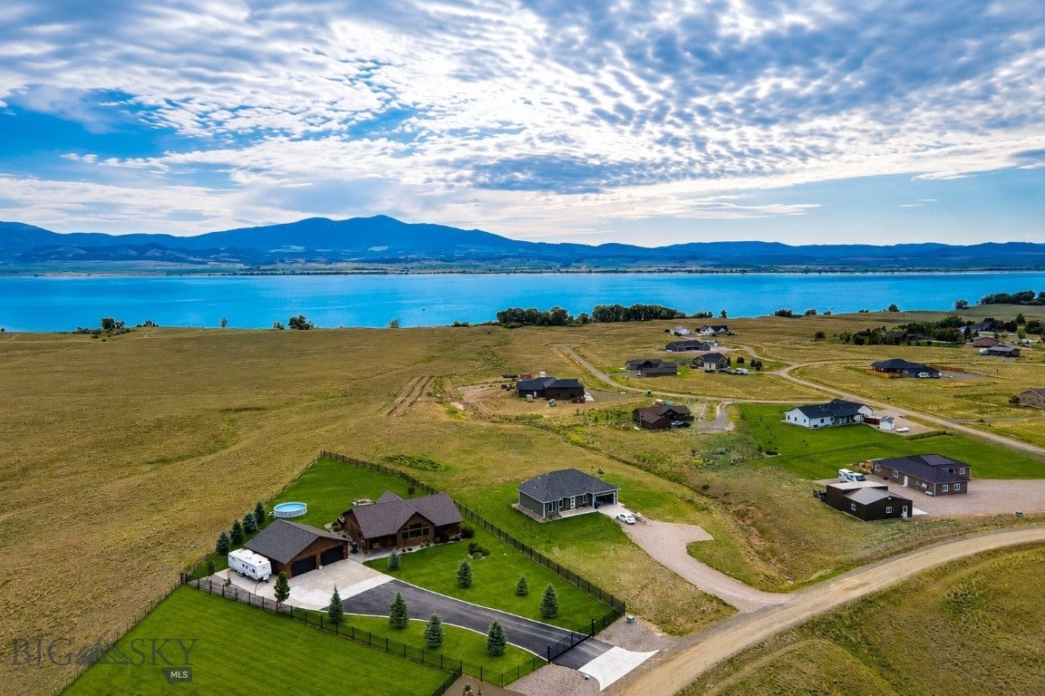 10 Mountainair Lane