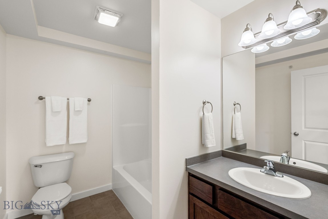 Baxter Springs Condo - Residential
