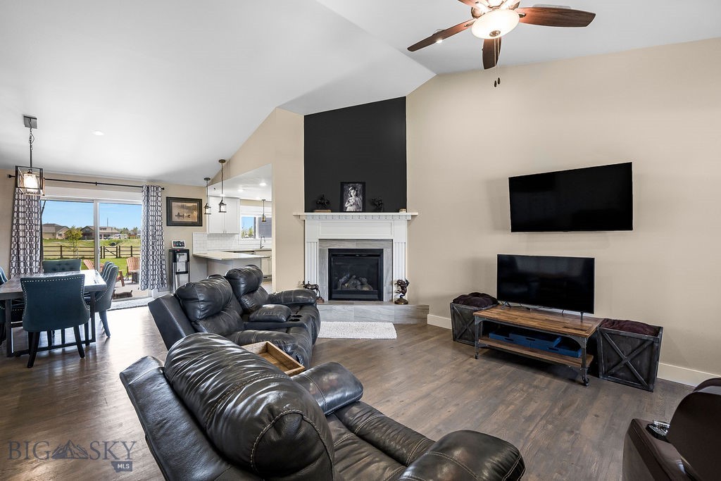 138 E Shade Tree Lane