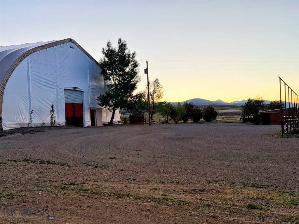 600 Blue Ribbon Lane