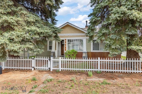 Photo of 2531 Harvard Avenue, Butte, MT 59701 (MLS # 411900)