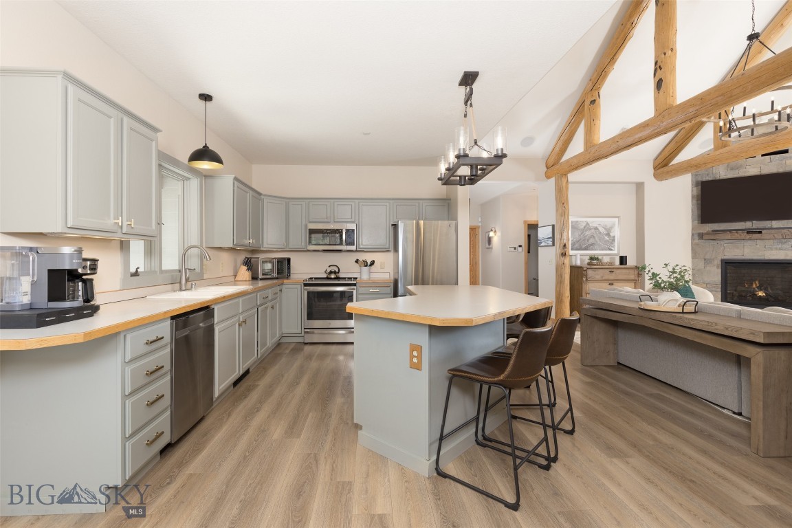 3560 Sprucewood