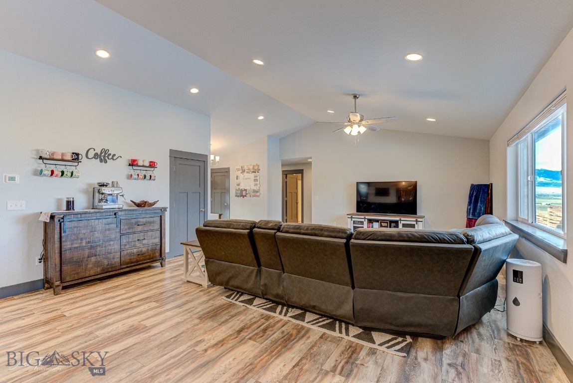 Townsend, Montana 59644, United States, 3 Bedrooms Bedrooms, ,3 BathroomsBathrooms,Residential,Contingent,63812