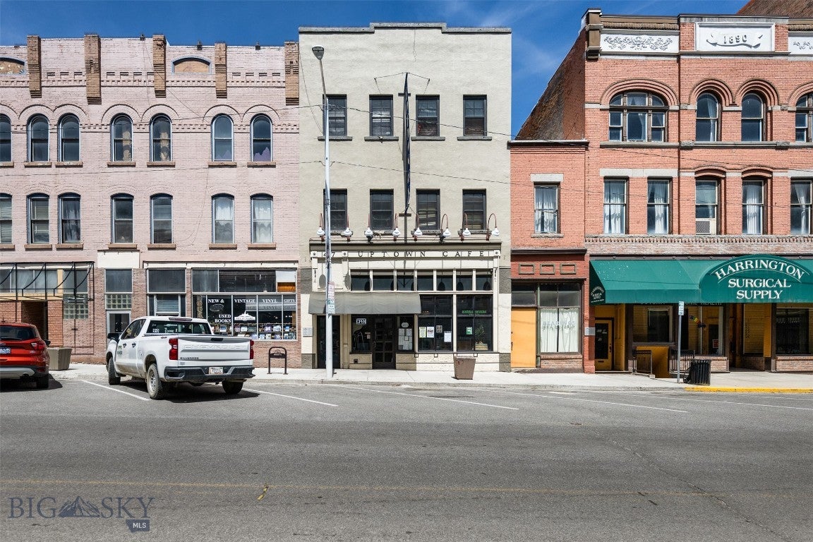 47 E Broadway Street