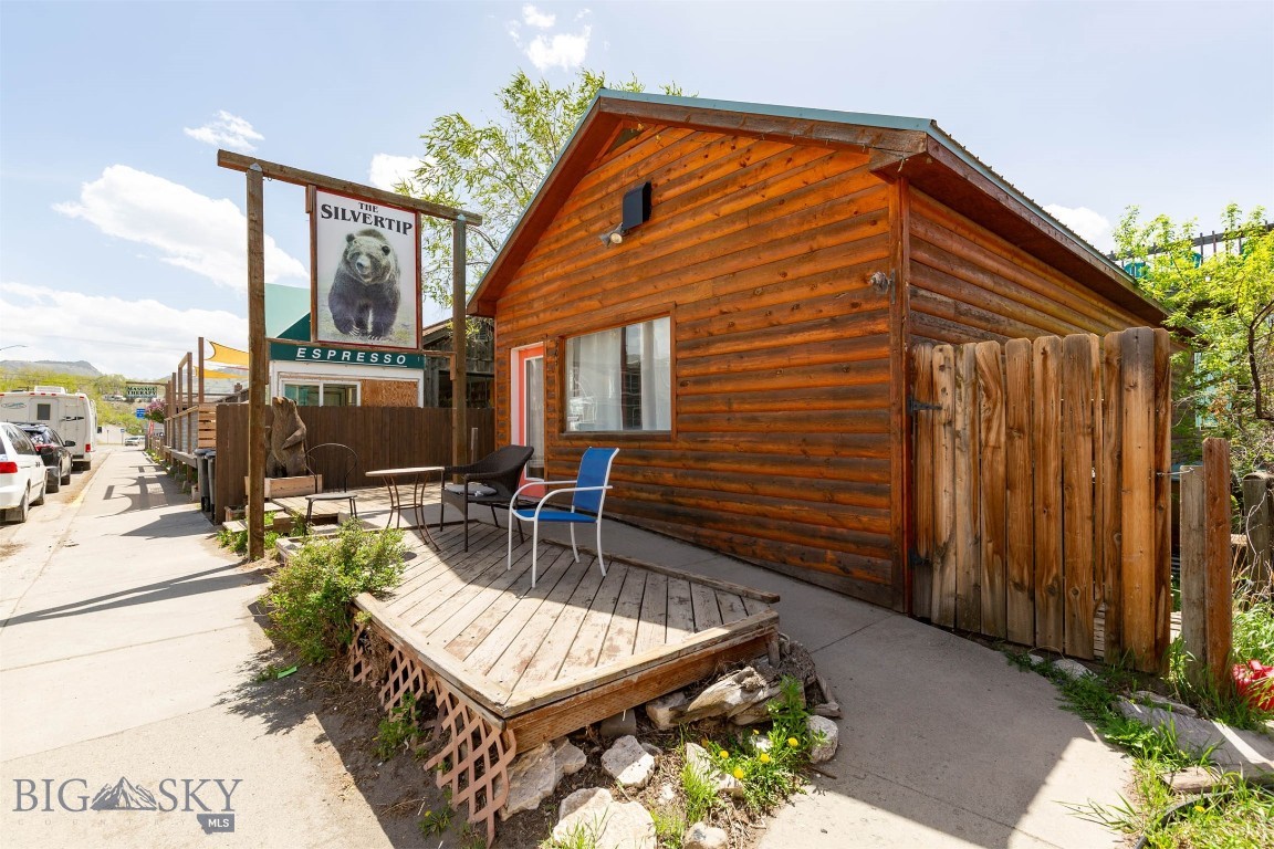 505 Scott Street W