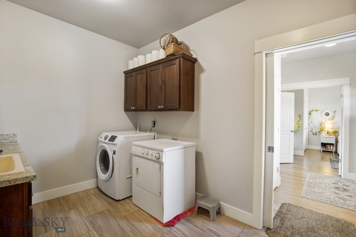 Bozeman, Montana 59718, United States, 4 Bedrooms Bedrooms, ,3 BathroomsBathrooms,Residential,Pending,61447