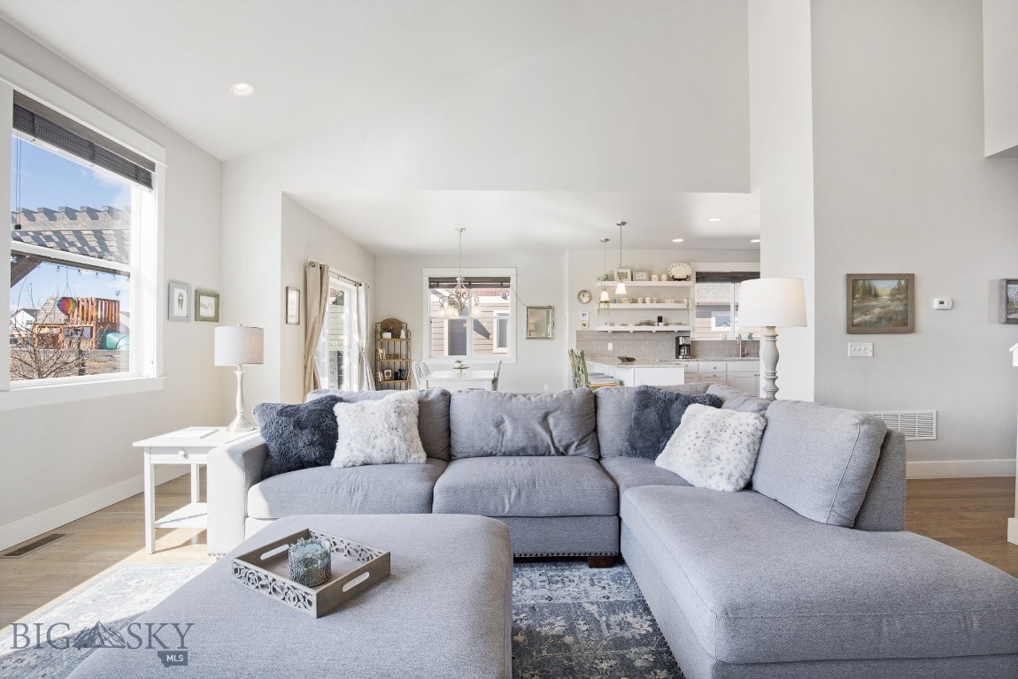 Bozeman, Montana 59718, United States, 4 Bedrooms Bedrooms, ,3 BathroomsBathrooms,Residential,Pending,61447