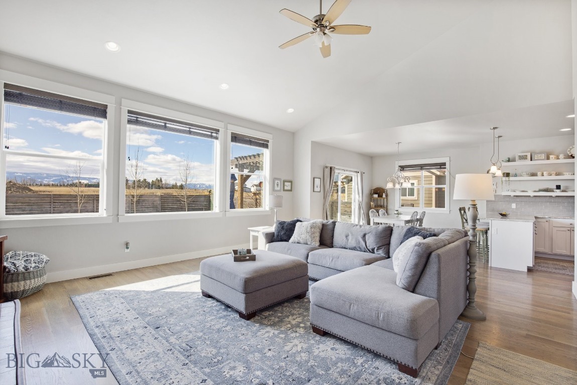 Bozeman, Montana 59718, United States, 4 Bedrooms Bedrooms, ,3 BathroomsBathrooms,Residential,Pending,61447