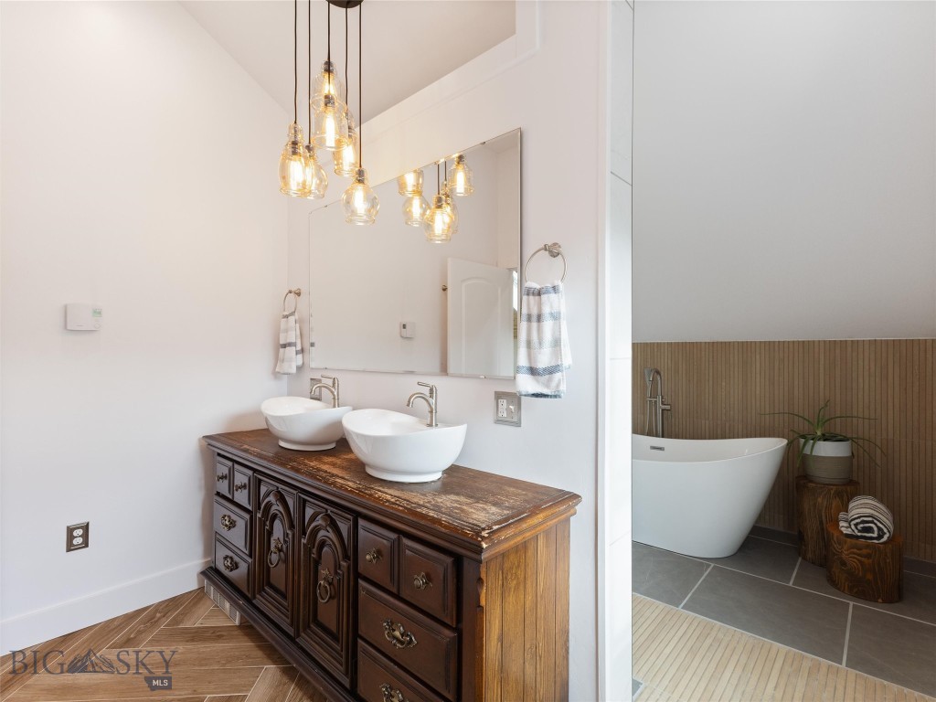 Livingston, Montana 59047, United States, 3 Bedrooms Bedrooms, ,2 BathroomsBathrooms,Residential,Contingent,56621