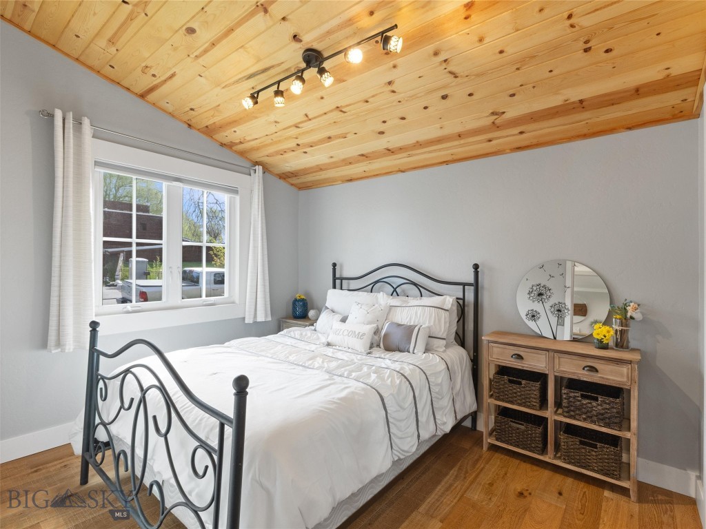 Livingston, Montana 59047, United States, 3 Bedrooms Bedrooms, ,2 BathroomsBathrooms,Residential,Contingent,56621