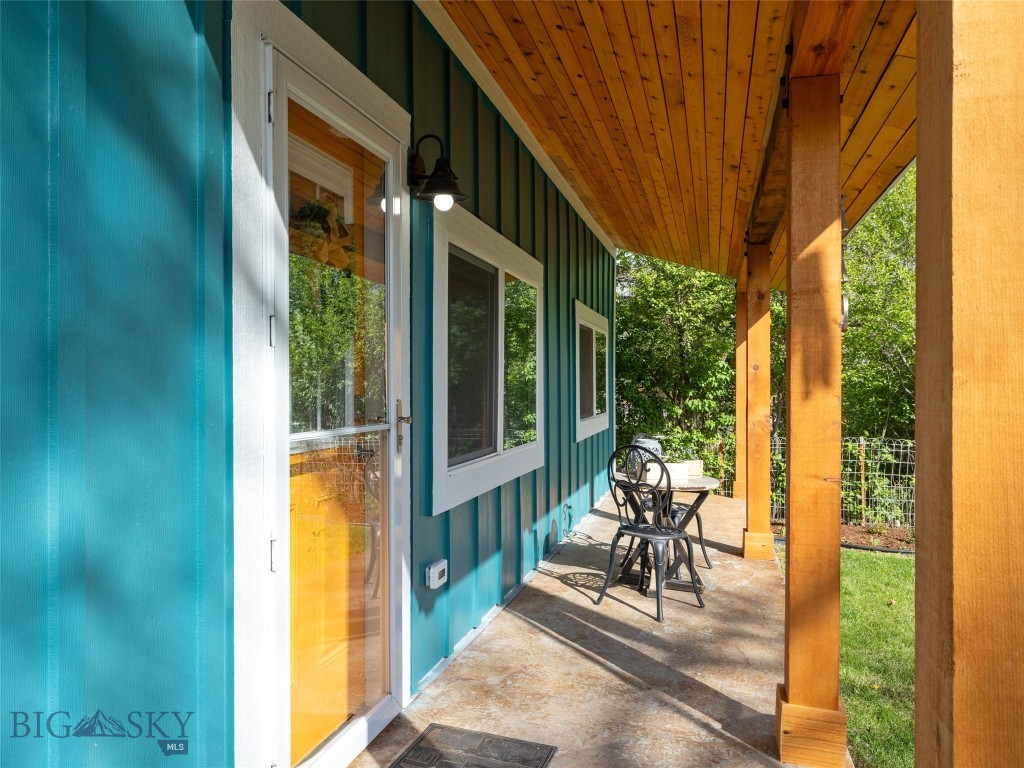 Livingston, Montana 59047, United States, 3 Bedrooms Bedrooms, ,2 BathroomsBathrooms,Residential,Contingent,56621