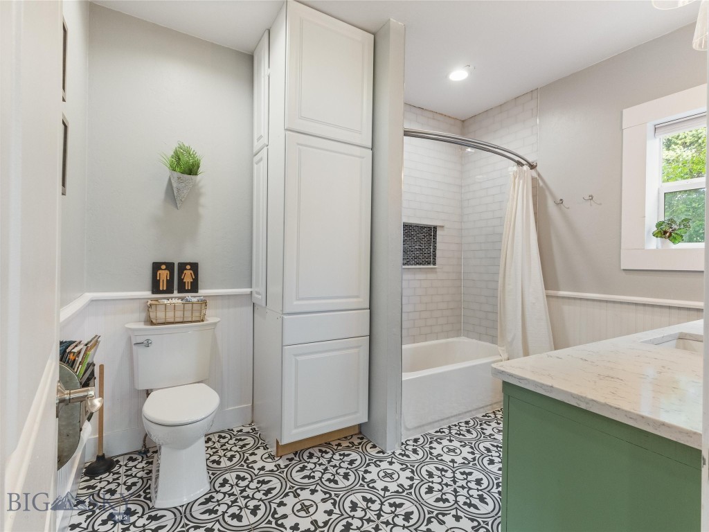 Livingston, Montana 59047, United States, 3 Bedrooms Bedrooms, ,2 BathroomsBathrooms,Residential,Contingent,56621