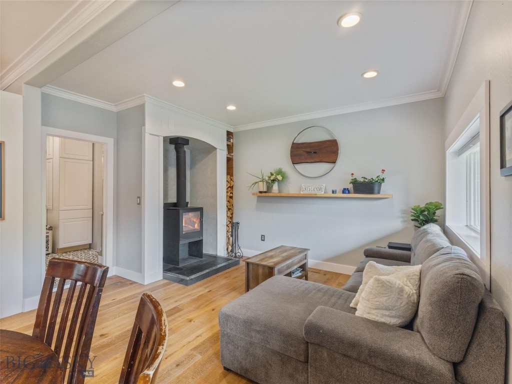 Livingston, Montana 59047, United States, 3 Bedrooms Bedrooms, ,2 BathroomsBathrooms,Residential,Contingent,56621