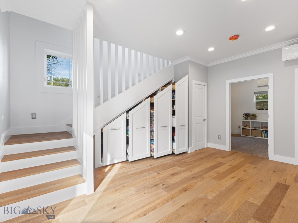 Livingston, Montana 59047, United States, 3 Bedrooms Bedrooms, ,2 BathroomsBathrooms,Residential,Contingent,56621