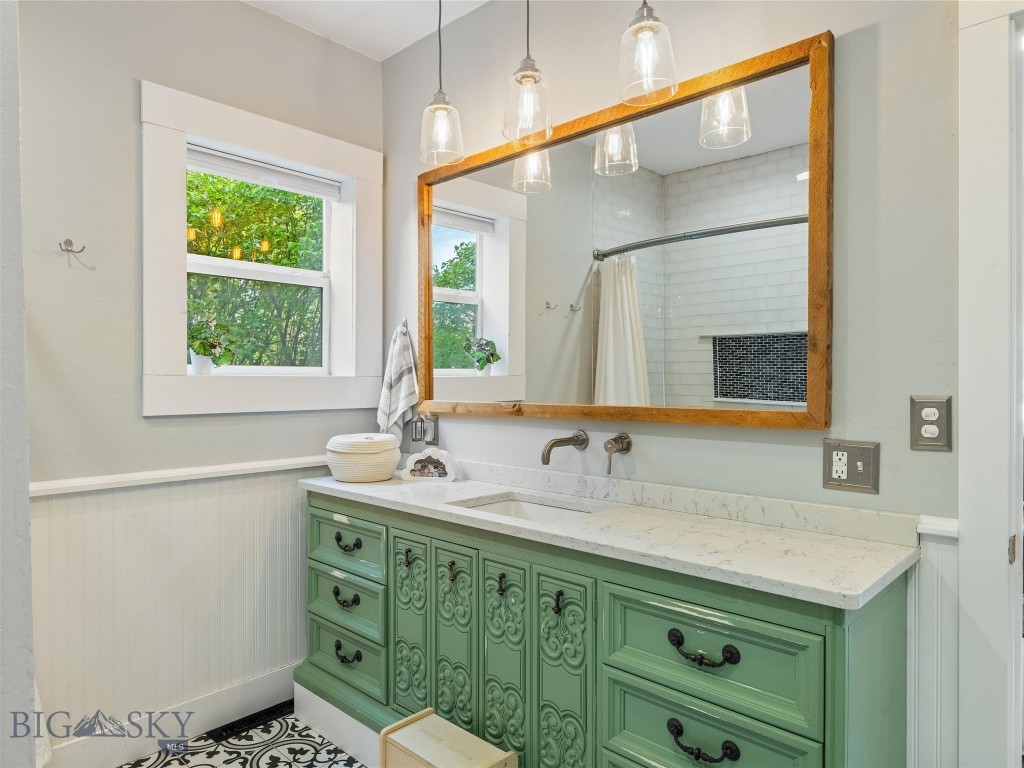 Livingston, Montana 59047, United States, 3 Bedrooms Bedrooms, ,2 BathroomsBathrooms,Residential,Contingent,56621