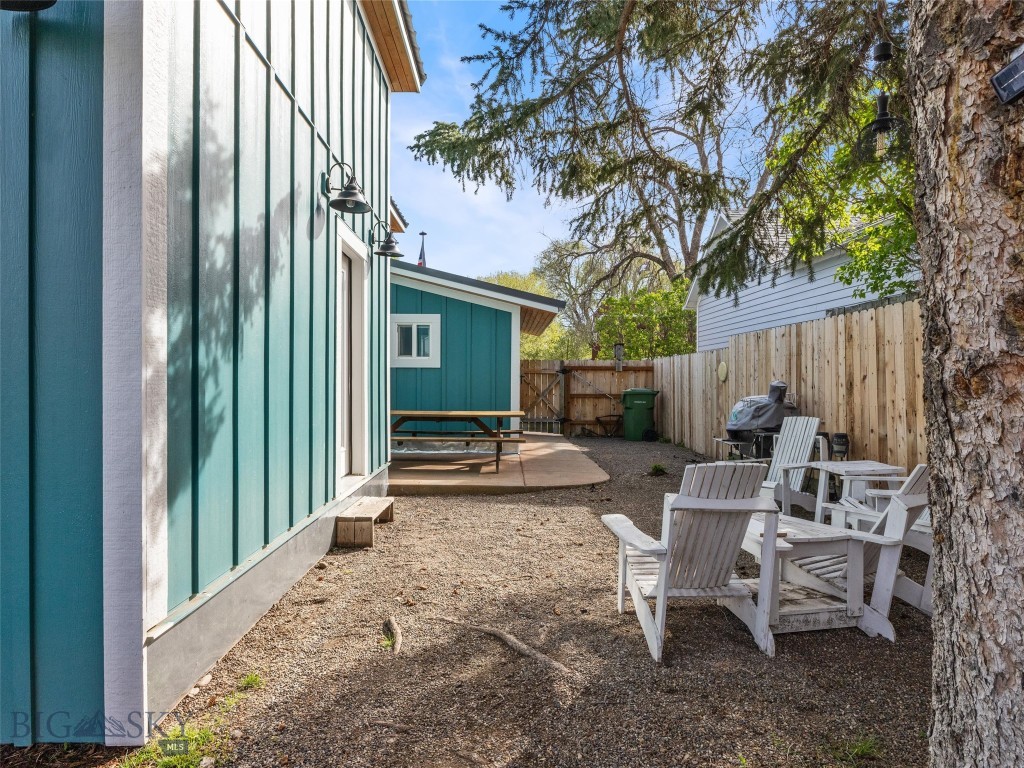 Livingston, Montana 59047, United States, 3 Bedrooms Bedrooms, ,2 BathroomsBathrooms,Residential,Contingent,56621