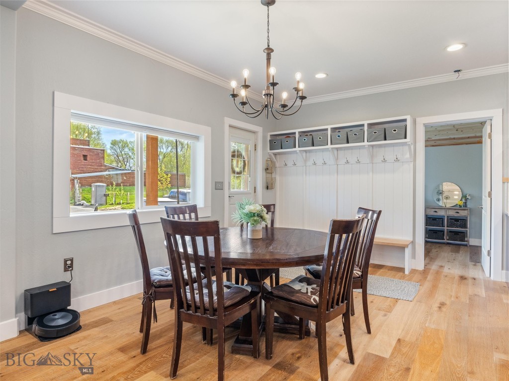 Livingston, Montana 59047, United States, 3 Bedrooms Bedrooms, ,2 BathroomsBathrooms,Residential,Contingent,56621