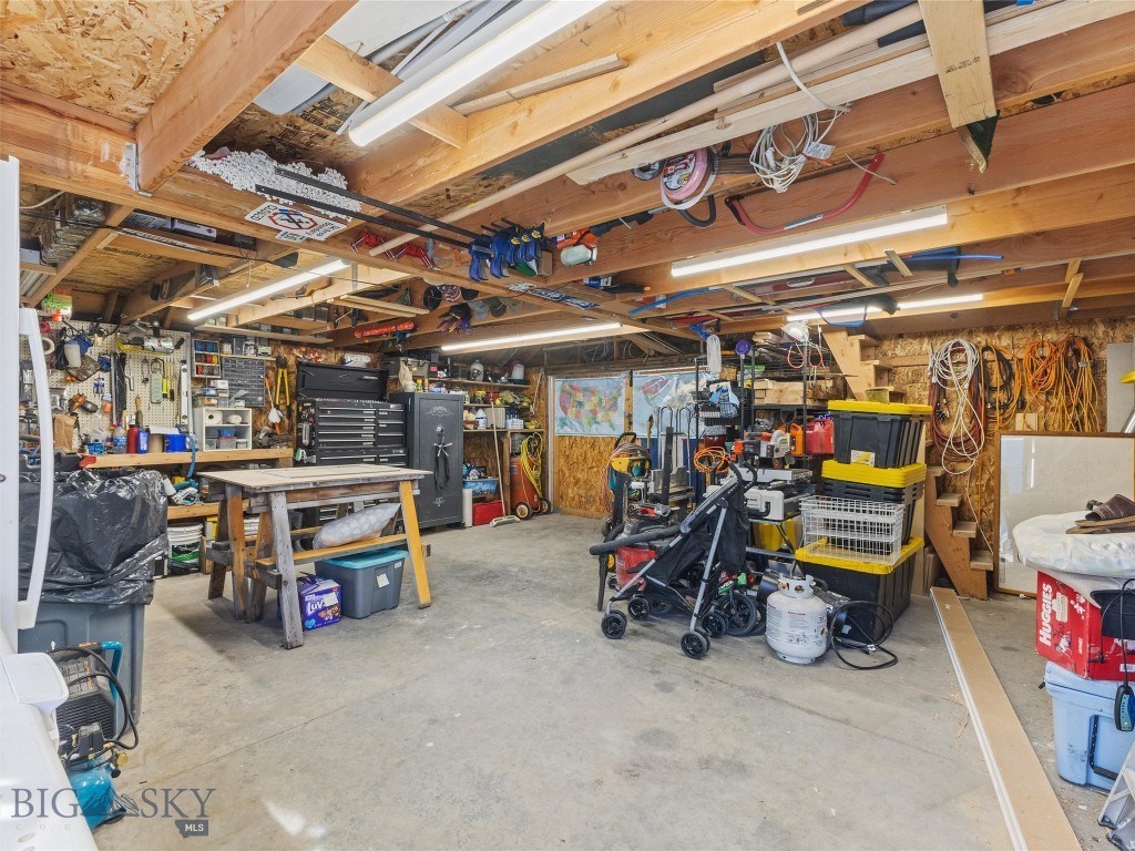 Livingston, Montana 59047, United States, 3 Bedrooms Bedrooms, ,2 BathroomsBathrooms,Residential,Contingent,56621