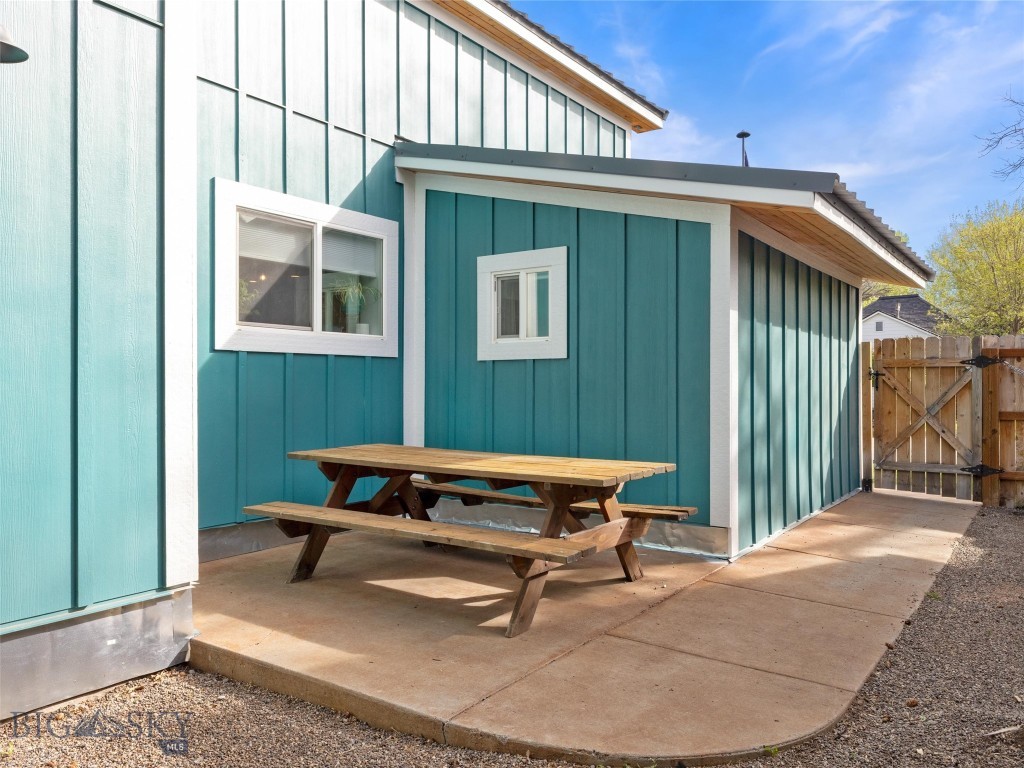 Livingston, Montana 59047, United States, 3 Bedrooms Bedrooms, ,2 BathroomsBathrooms,Residential,Contingent,56621