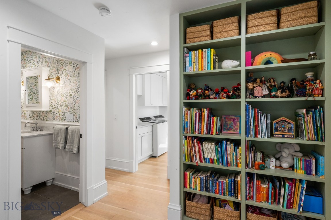 Bozeman, Montana 59715, United States, 4 Bedrooms Bedrooms, ,4 BathroomsBathrooms,Residential,Contingent,38066