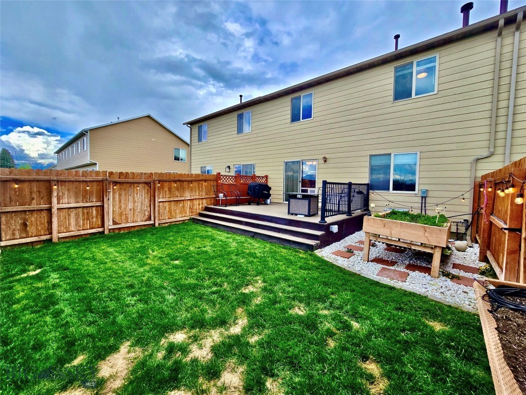 977 N River Rock Drive