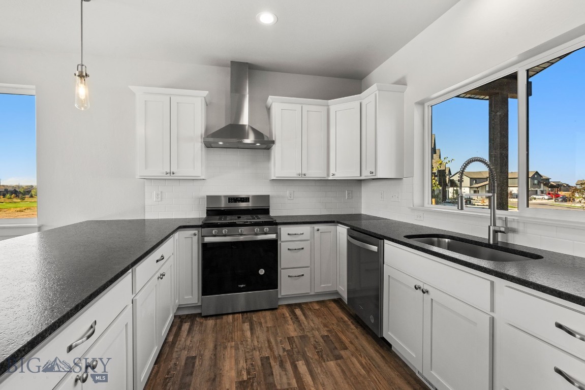 40 Horseshoe Loop