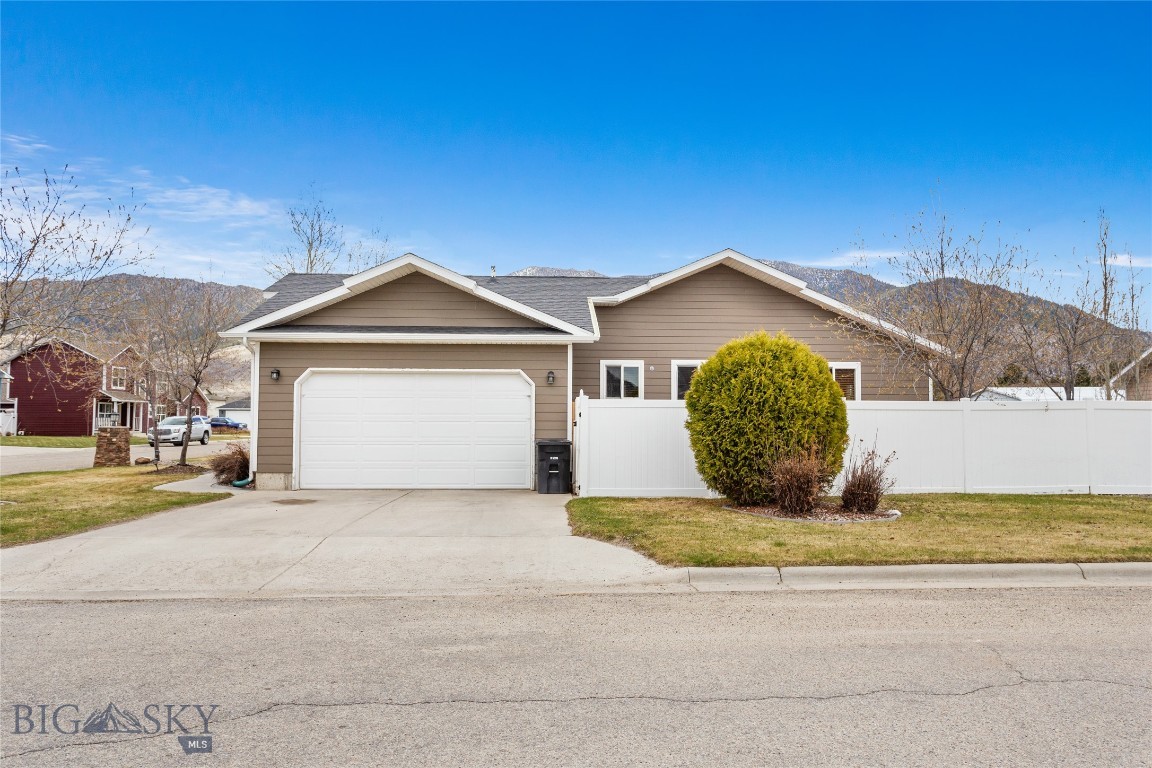 Butte, Montana 59701, United States, 4 Bedrooms Bedrooms, ,3 BathroomsBathrooms,Residential,Active,58277