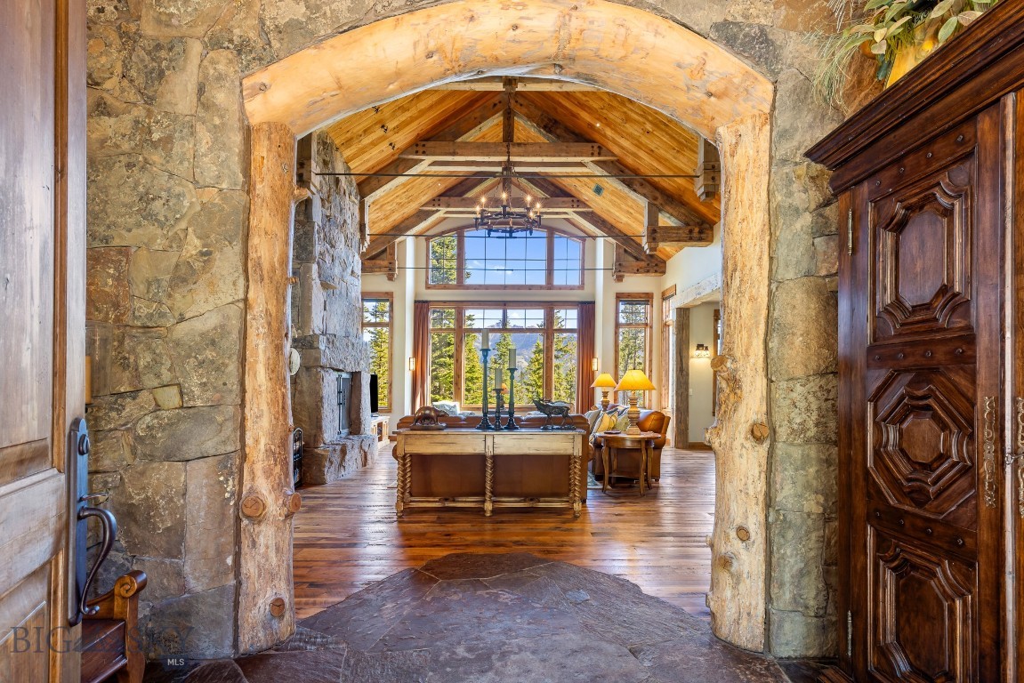 83 Peaks View Drive