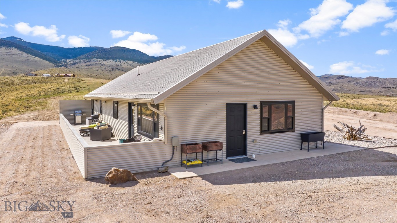 2200 Sugarloaf Mountain Road