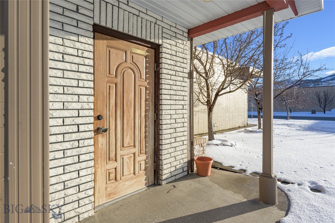 1300 E Commercial Avenue