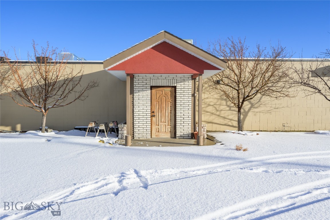 1300 E Commercial Avenue