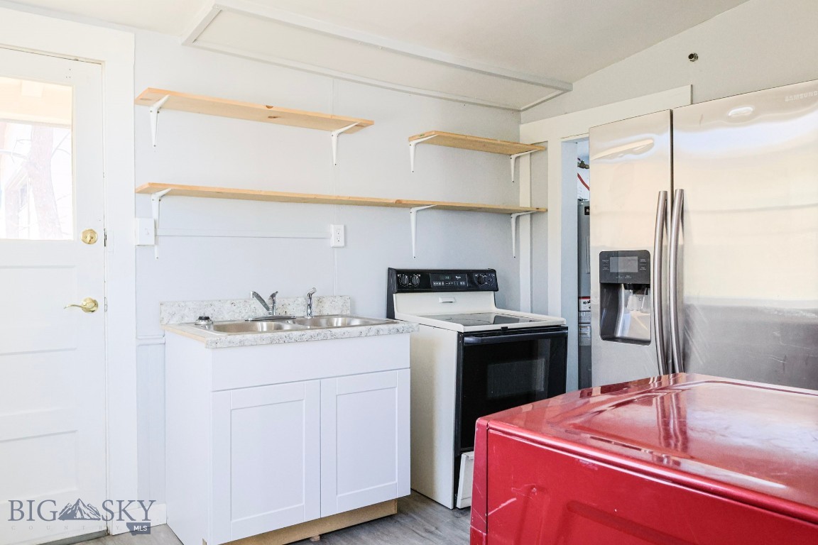 Anaconda, Montana 59711, United States, 2 Bedrooms Bedrooms, ,1 BathroomBathrooms,Residential,Pending,37616