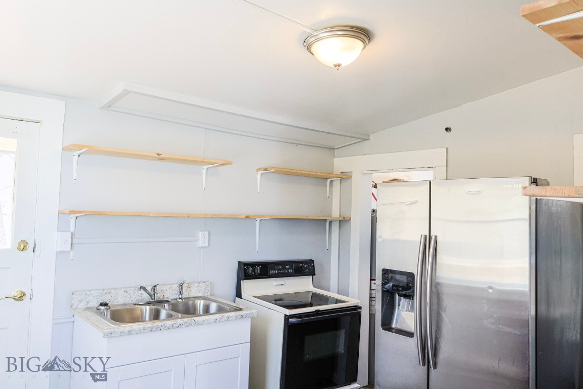 Anaconda, Montana 59711, United States, 2 Bedrooms Bedrooms, ,1 BathroomBathrooms,Residential,Pending,37616