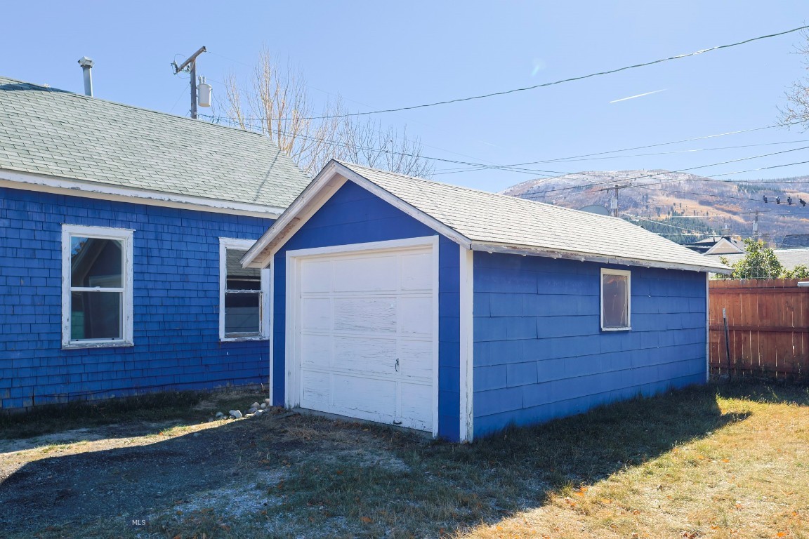 Anaconda, Montana 59711, United States, 2 Bedrooms Bedrooms, ,1 BathroomBathrooms,Residential,Pending,37616