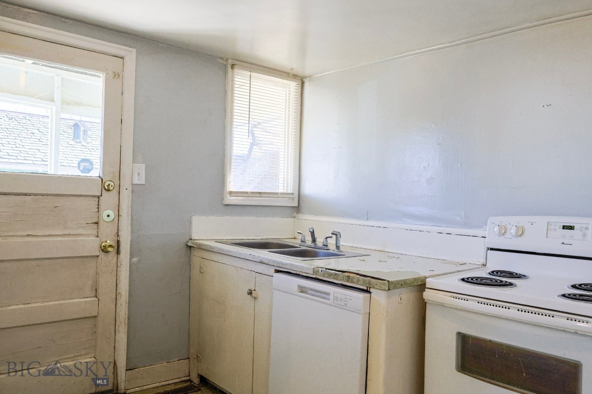 Anaconda, Montana 59711, United States, 2 Bedrooms Bedrooms, ,1 BathroomBathrooms,Residential,Pending,37616