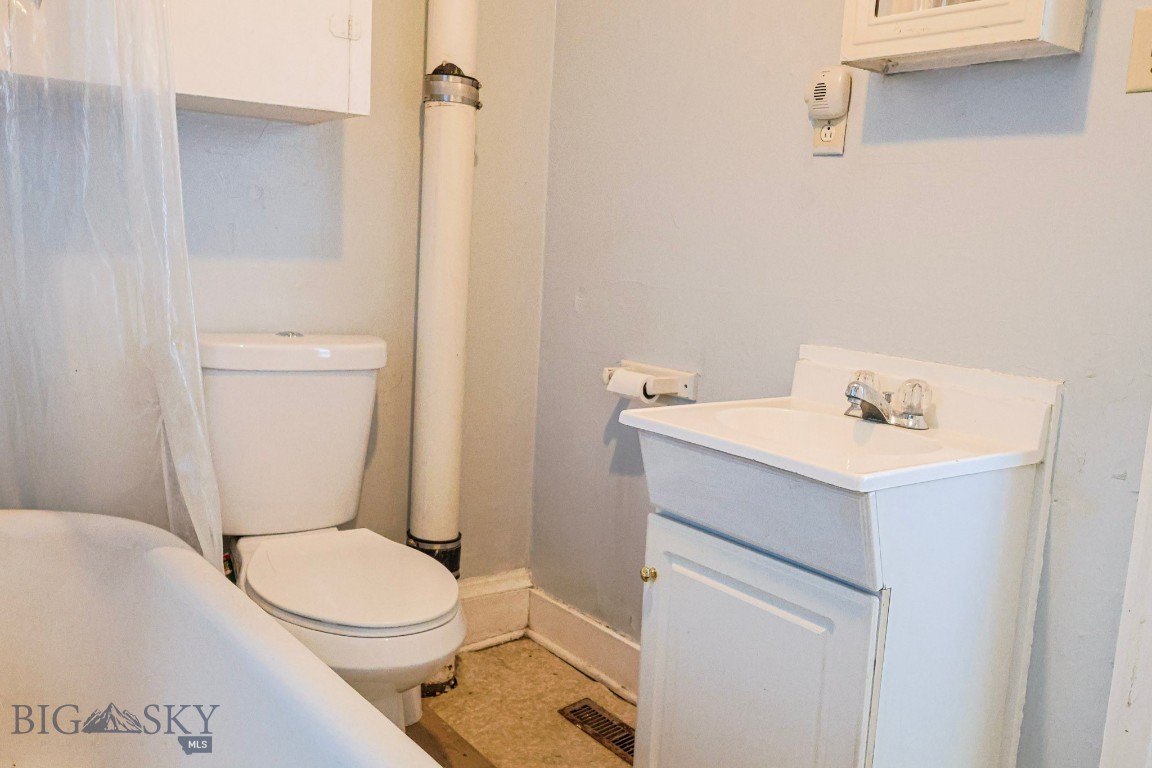 Anaconda, Montana 59711, United States, 2 Bedrooms Bedrooms, ,1 BathroomBathrooms,Residential,Pending,37616