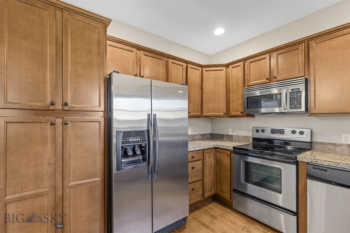 Bozeman, Montana 59718, United States, 2 Bedrooms Bedrooms, ,3 BathroomsBathrooms,Residential,Contingent,46425